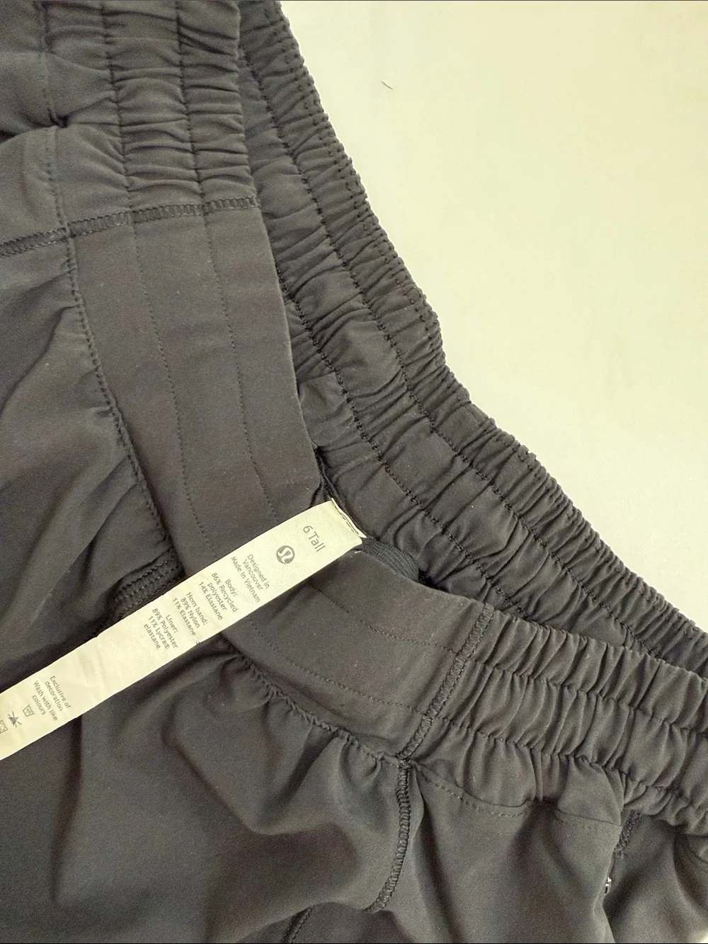 Lululemon Athletica Women's Black Athletic Shorts 6 tall worn twice